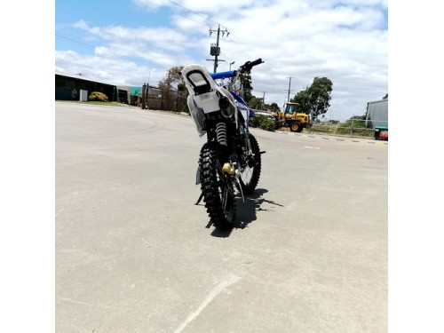 125CC PIT MOTOR DIRT BIKE TRAIL MOTOCROSS PRO KICK START 14/17 BIG WHEEL BLUE 125CC PIT MOTOR DIRT BIKE TRAIL MOTOCROSS PRO KICK START 14/17 BIG WHEEL BLUE