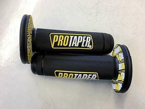 7/8'' 22mm Hand Grips Handle Bar Honda Yamaha Suzuki Kawasiki Motorcycle Yellow