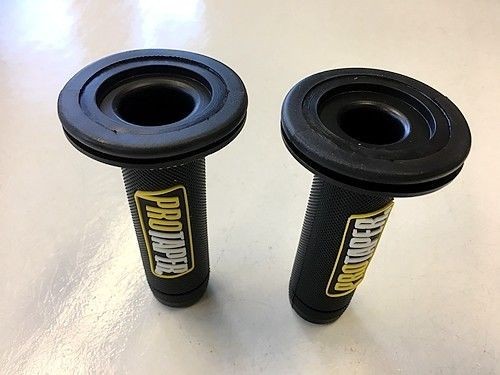 7/8'' 22mm Hand Grips Handle Bar Honda Yamaha Suzuki Kawasiki Motorcycle Yellow