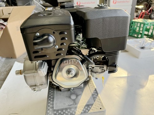 9HP Engine 2:1 Reduction Gear Box Stationary Motor 4 Go Kart E-start LIFAN brand 9HP Engine 2:1 Reduction Gear Box Stationary Motor 4 Go Kart E-start LIFAN brand