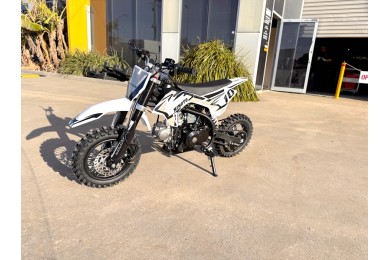 Bolt50 50cc Kids Dirt Bike 4-Stroke Electric Start Safe Easy Fun Off Road AUTO Bolt50 50cc Kids Dirt Bike 4-Stroke Electric Start Safe Easy Fun Off Road AUTO