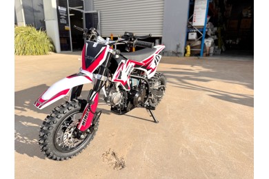 Bolt 50 50cc Kids Dirt Bike 4-Stroke Electric Start Safe Easy Fun Off Road AUTO RED Bolt 50 50cc Kids Dirt Bike 4-Stroke Electric Start Safe Easy Fun Off Road AUTO RED
